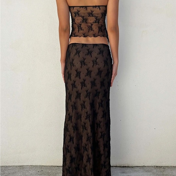 Tiger Mist Karolina Lace Skirt Set in Black - Picture 6 of 8